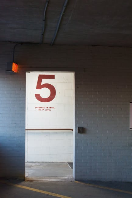 Elevator/Floor indicator with number 5