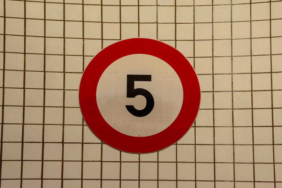 Red circle speed sign number 5
